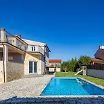 Oasis Jadreski Pool