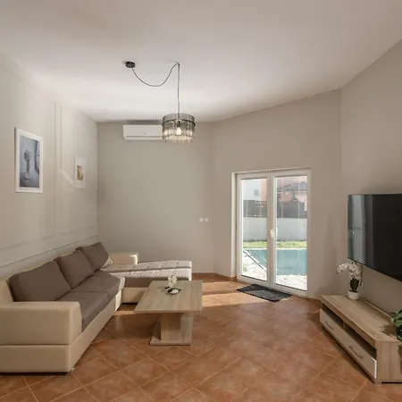 Oasis Jadreski Pool Pula