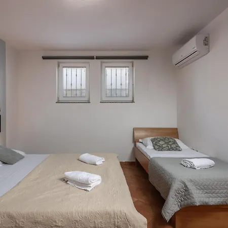 Oasis Jadreski Pool Apartman *