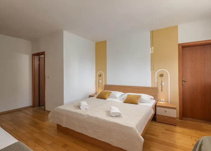 Oasis Jadreski Pool Pula