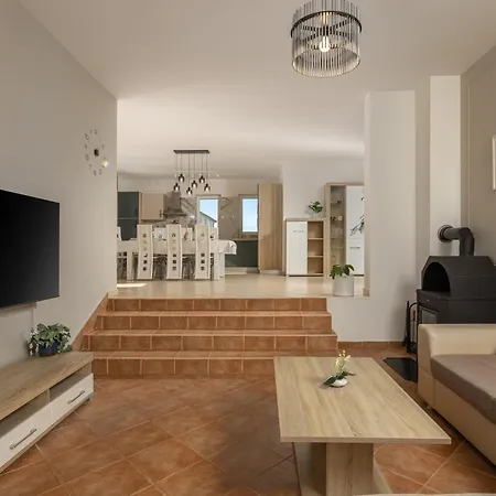 Oasis Jadreski Pool *