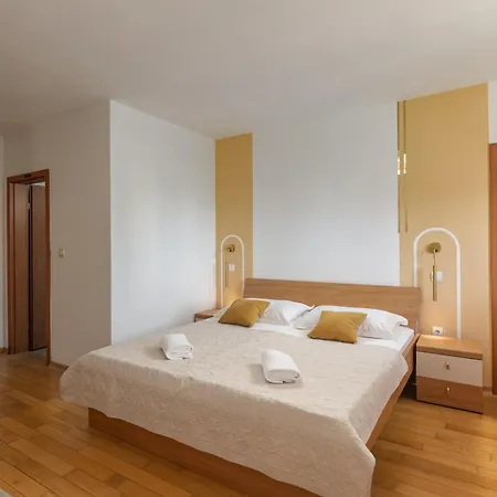 Oasis Jadreski Pool Pula