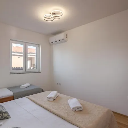 Oasis Jadreski Pool Apartment