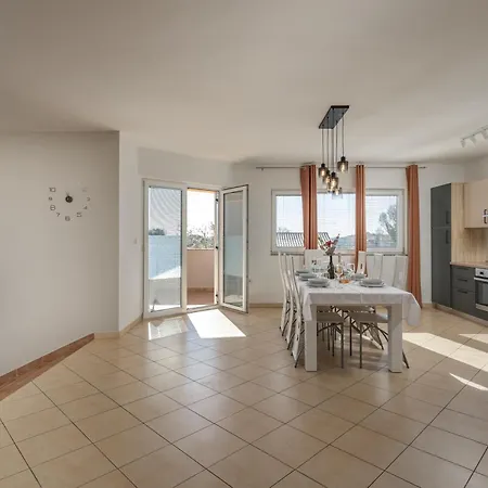 Oasis Jadreski Pool Apartment