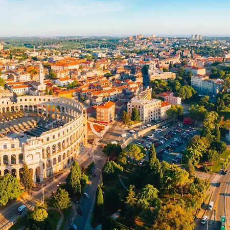 Oasis Jadreski Pool Apartment