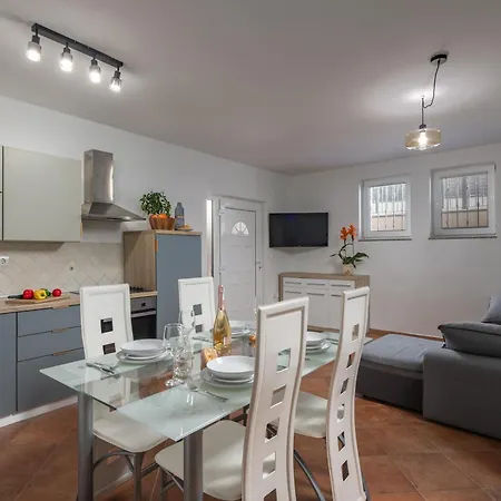 Oasis Jadreski Pool Apartment *