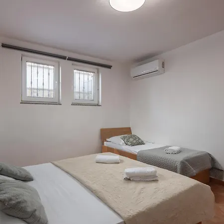 Apartment Oasis Jadreski Pool Pula