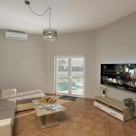 Oasis Jadreski Pool Apartment *