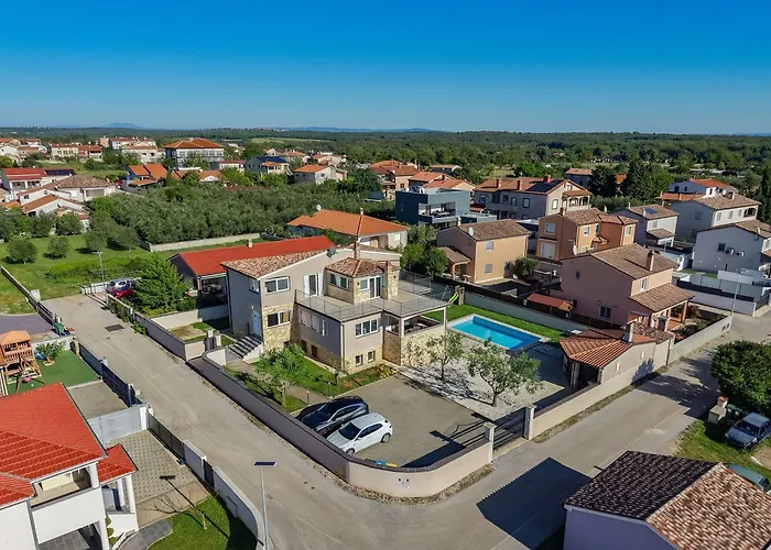 Oasis Jadreski Pool Pula