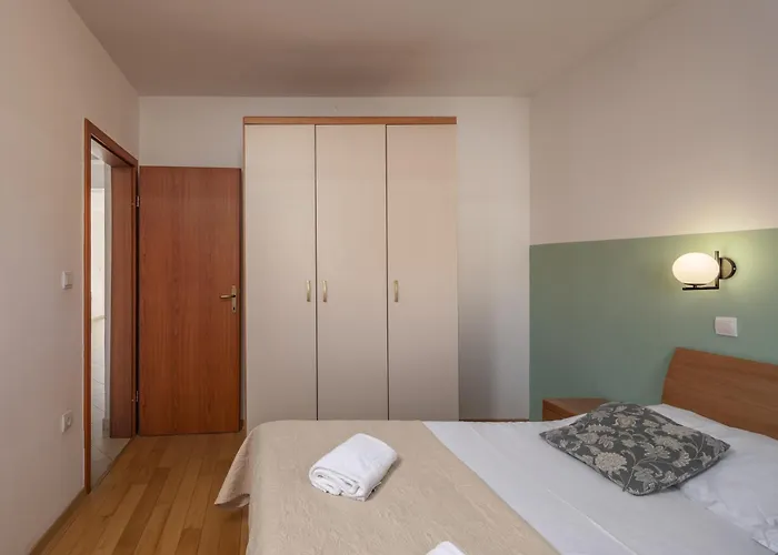 Oasis Jadreski Pool *